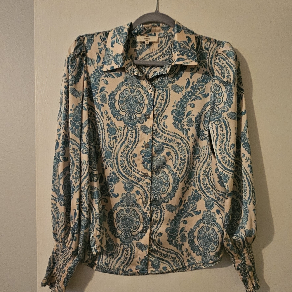 Entro Blue and Tan Cuffed Sleeve Blouse
